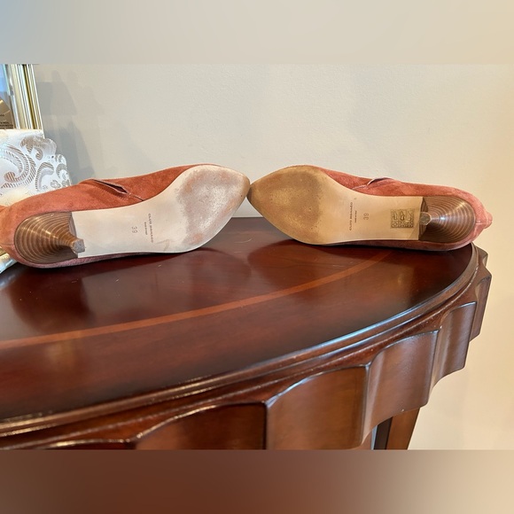 Club Monaco cinnamon colour suede boots with kitten heels made in Italy. - Picture 4 of 4